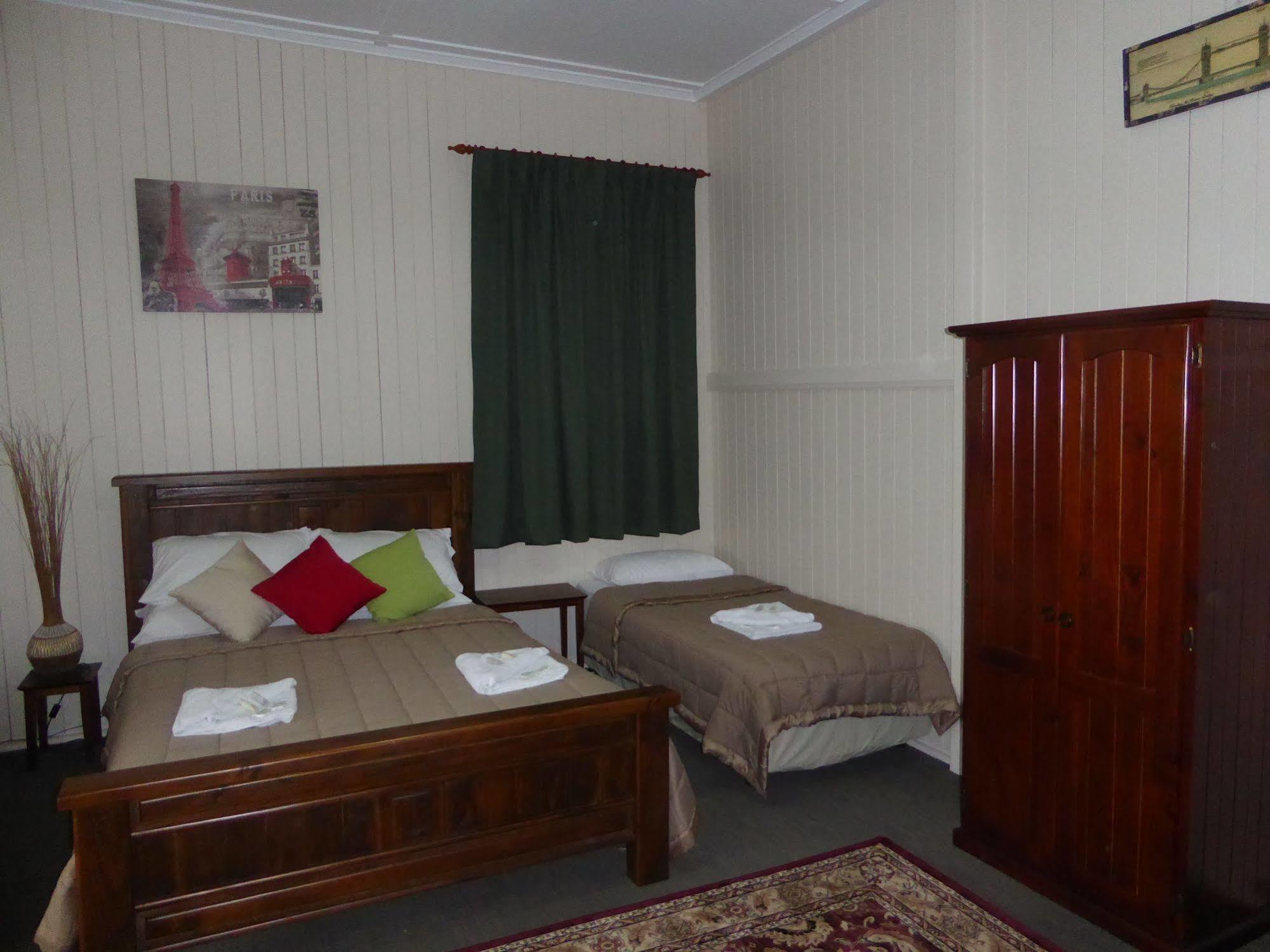 Exchange Hotel Toogoolawah Buitenkant foto